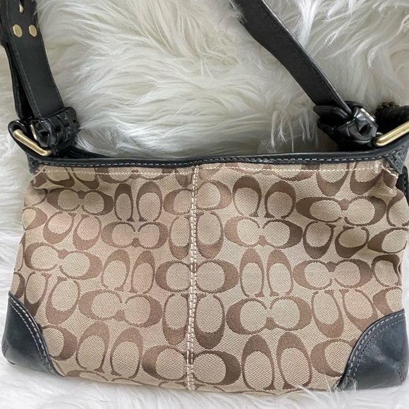 🔥🔥Beautiful, clean and sturdy Coach bag! Pre-loved and has plenty of life - Picture 2 of 3